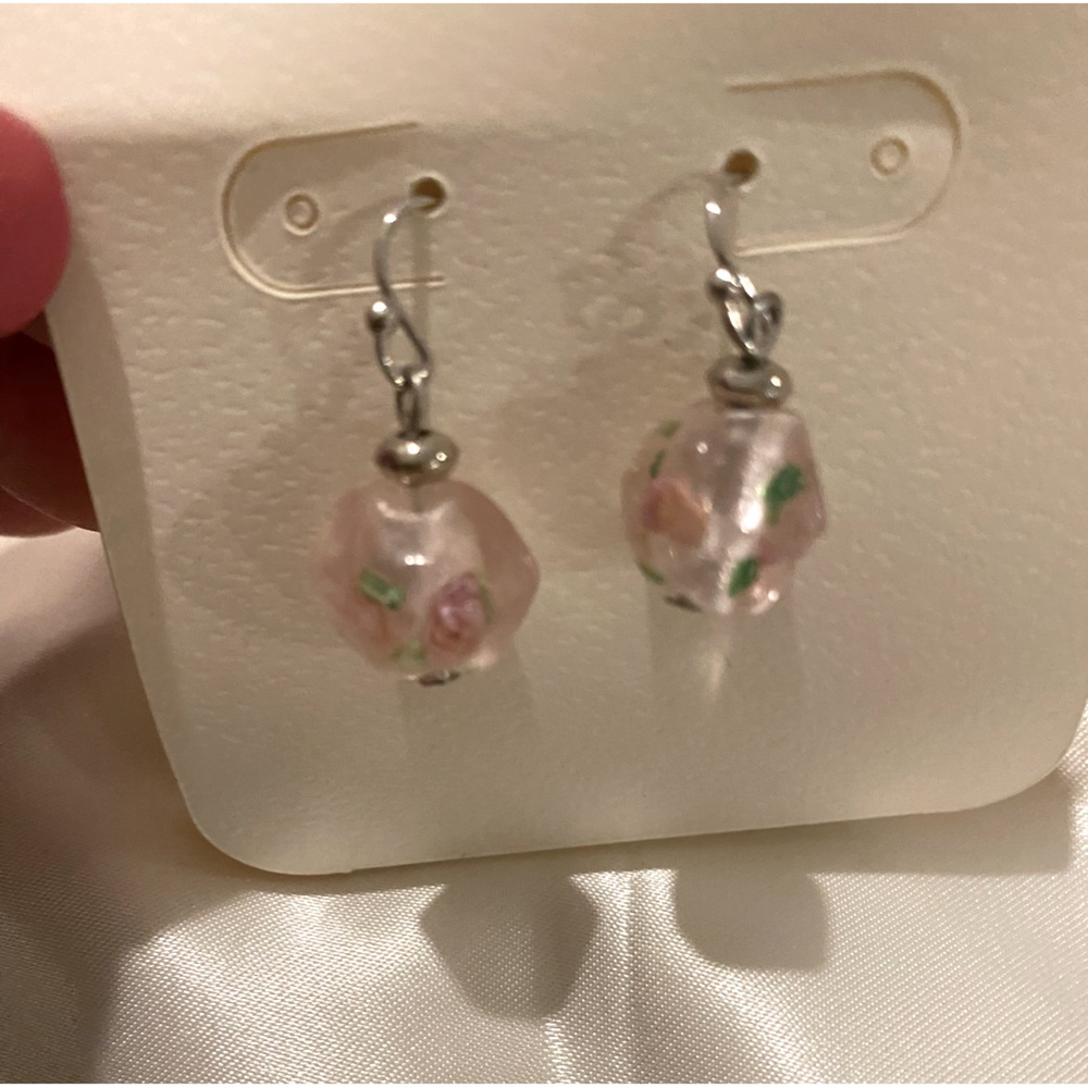 NWT Croft and Barrow Matching Earrings and Necklace. White and Pink.
